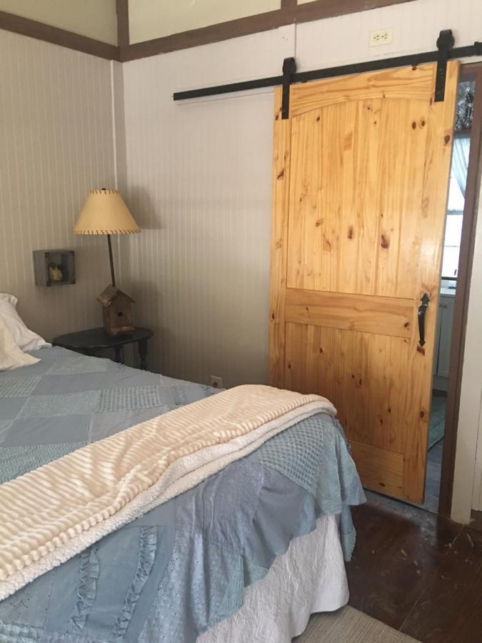 Acorn Hideaways Canton Sweet Tweet Guesthouse King Bed 외부 사진