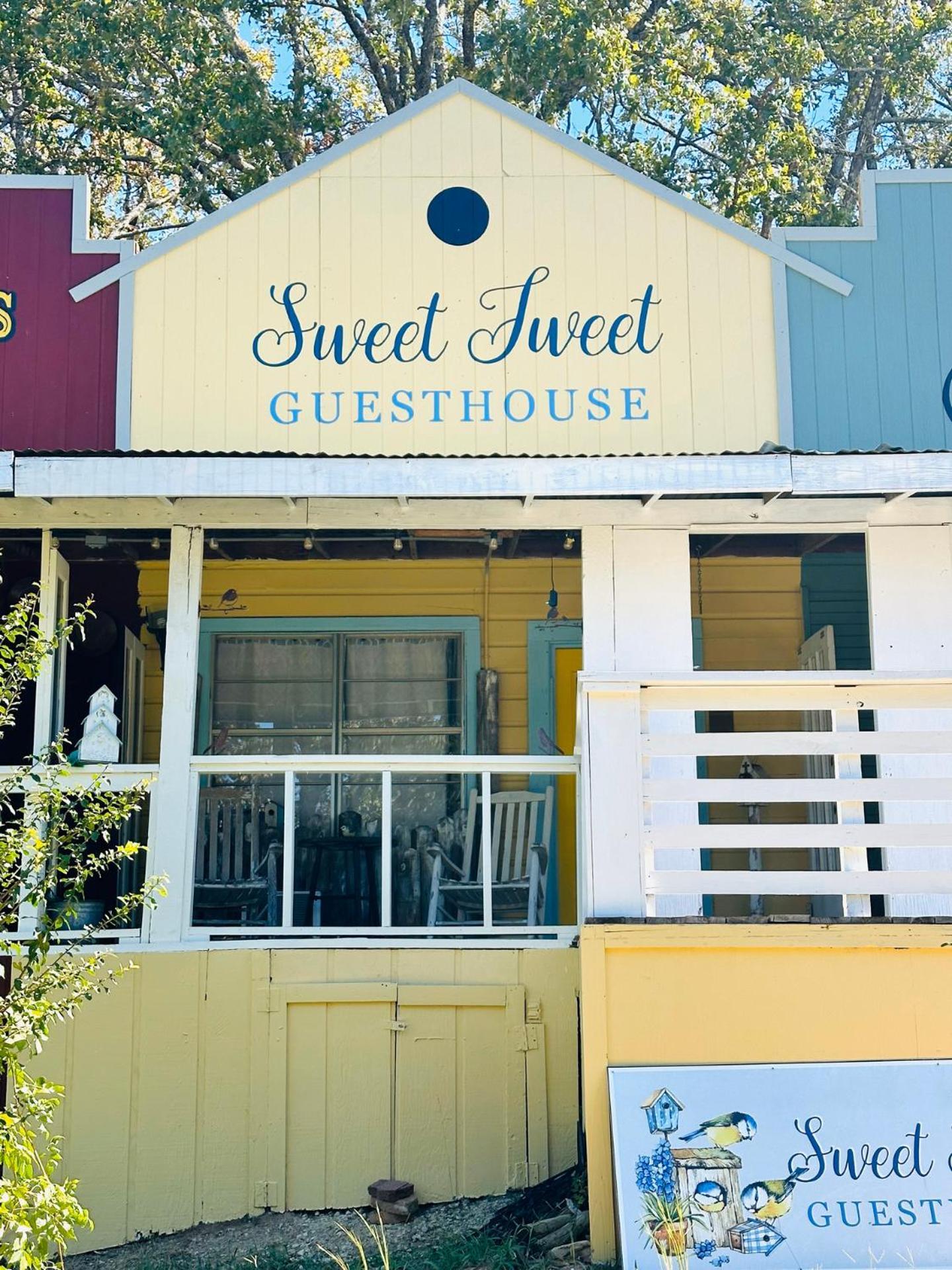 Acorn Hideaways Canton Sweet Tweet Guesthouse King Bed 외부 사진
